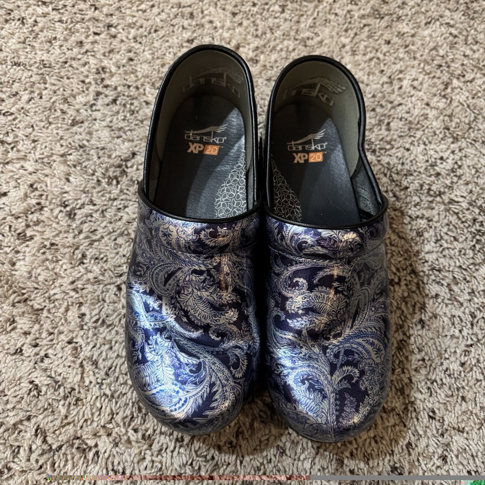Dansko XP 2.0 Blue Paisley Glossy Patent Leather Clogs Size‎ 40 (US 9.5-10)